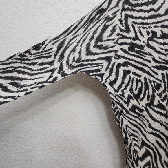 H&M Black Tan Animal Print Boat Neck Hi Low Sweater Top Medium Lightweight Soft - Picture 2 of 5